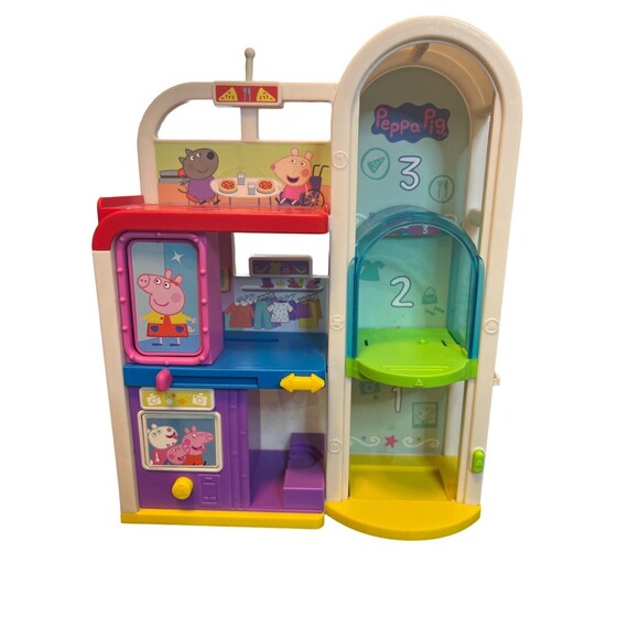 Peppa Pig Shopping Mall with 4 Family Figures Cake Toppers - Picture 3 of 3